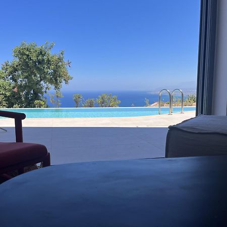Plethora Luxury Suites Rodhiá Eksteriør bilde